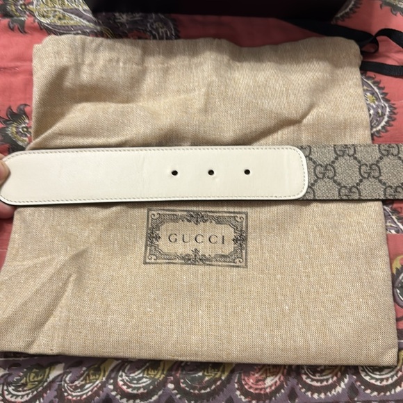 Tan gucci belt, with gold gucci sign, and black and brown gucci imprint on it. - Picture 3 of 11
